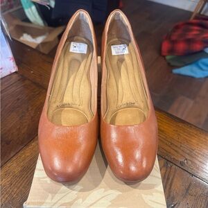 Sofft Tan Leather Women's Heels